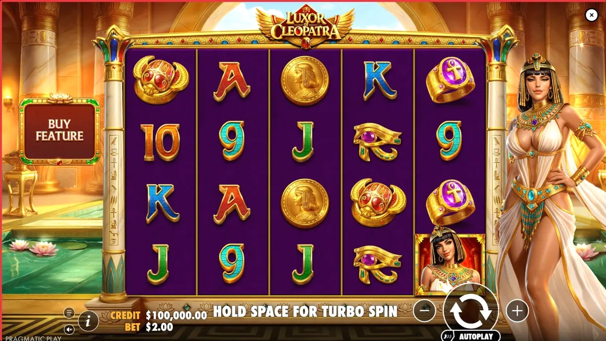 Tampilan visual slot Luxor of Cleopatra dengan simbol emas dan latar belakang istana Mesir.